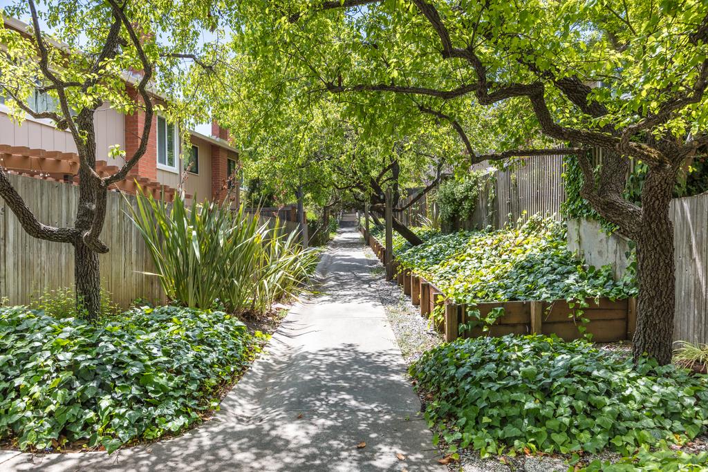 Detail Gallery Image 63 of 83 For 22856 Poplar Grove Sq, Cupertino,  CA 95014 - 4 Beds | 2/1 Baths
