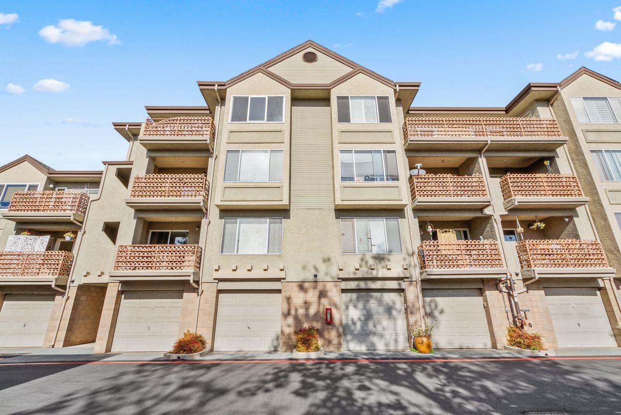 Detail Gallery Image 2 of 31 For 308 River St #B23,  Santa Cruz,  CA 95060 - 2 Beds | 1 Baths