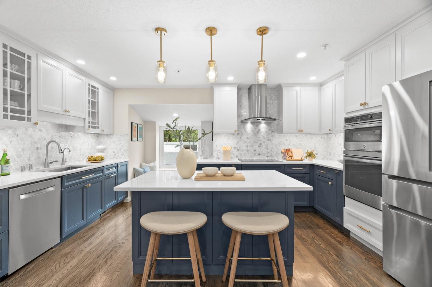 Detail Gallery Image 3 of 25 For 366 Sierra Vista Ave #6,  Mountain View,  CA 94043 - 2 Beds | 2/1 Baths
