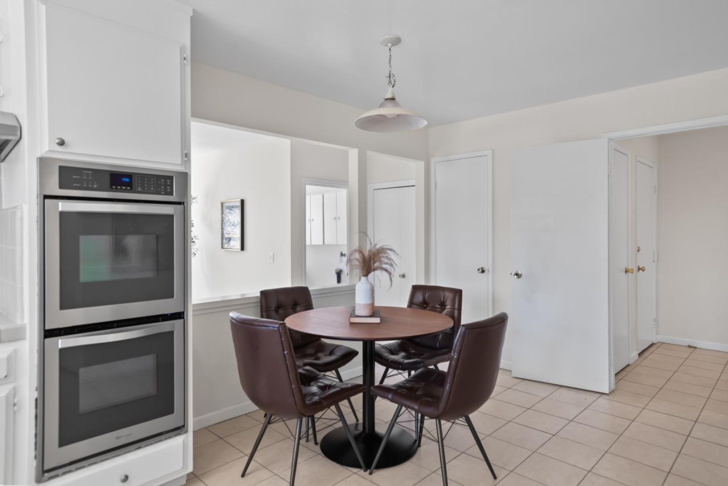 Detail Gallery Image 11 of 31 For 731 Liverpool Way, Sunnyvale,  CA 94087 - 5 Beds | 2/1 Baths