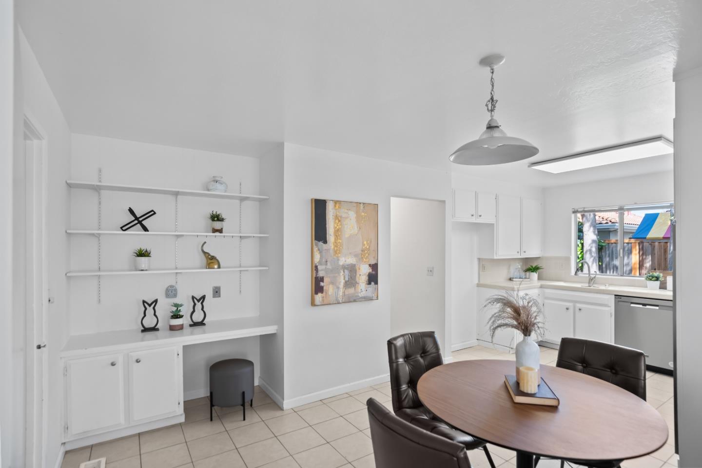 Detail Gallery Image 12 of 31 For 731 Liverpool Way, Sunnyvale,  CA 94087 - 5 Beds | 2/1 Baths