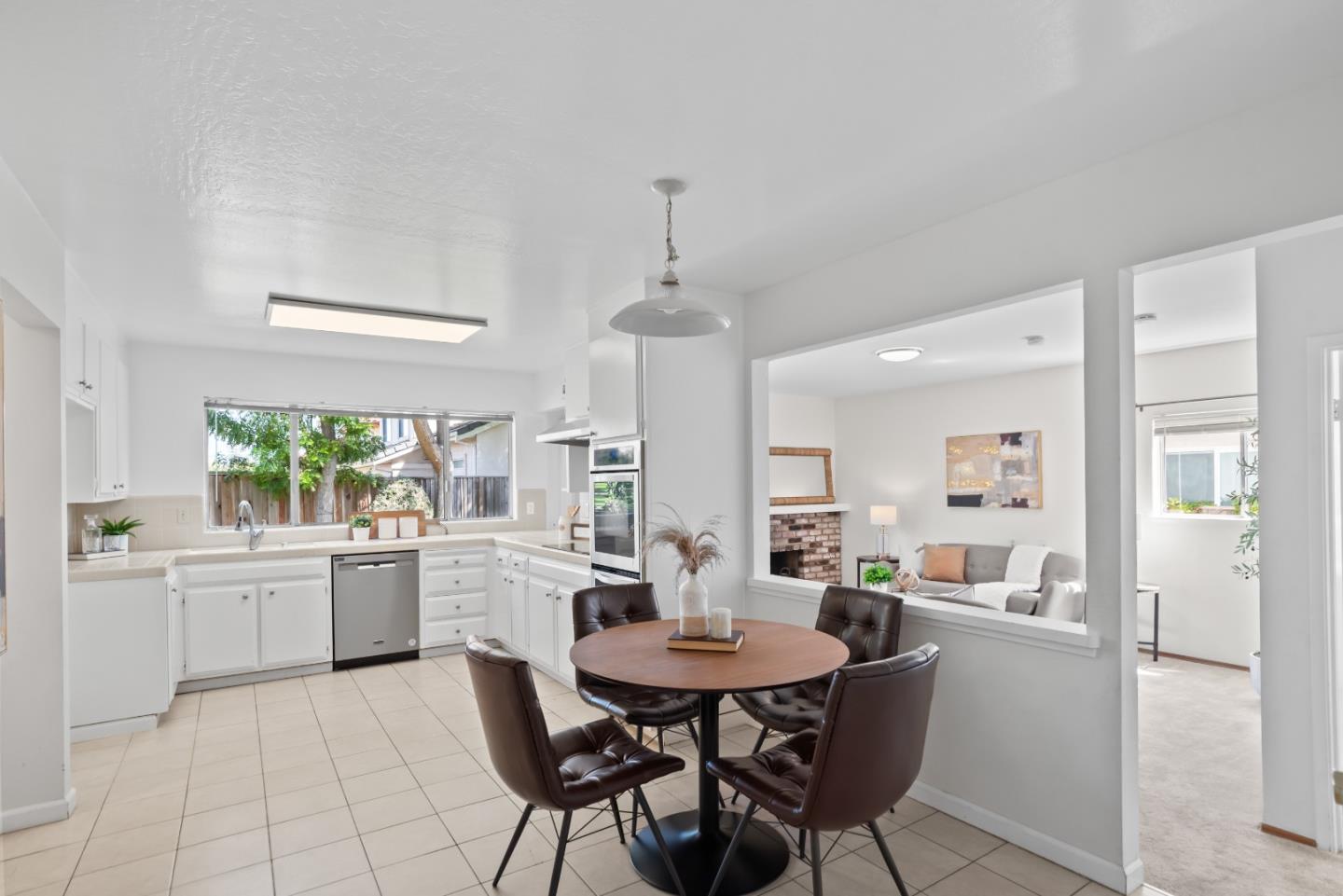 Detail Gallery Image 13 of 31 For 731 Liverpool Way, Sunnyvale,  CA 94087 - 5 Beds | 2/1 Baths