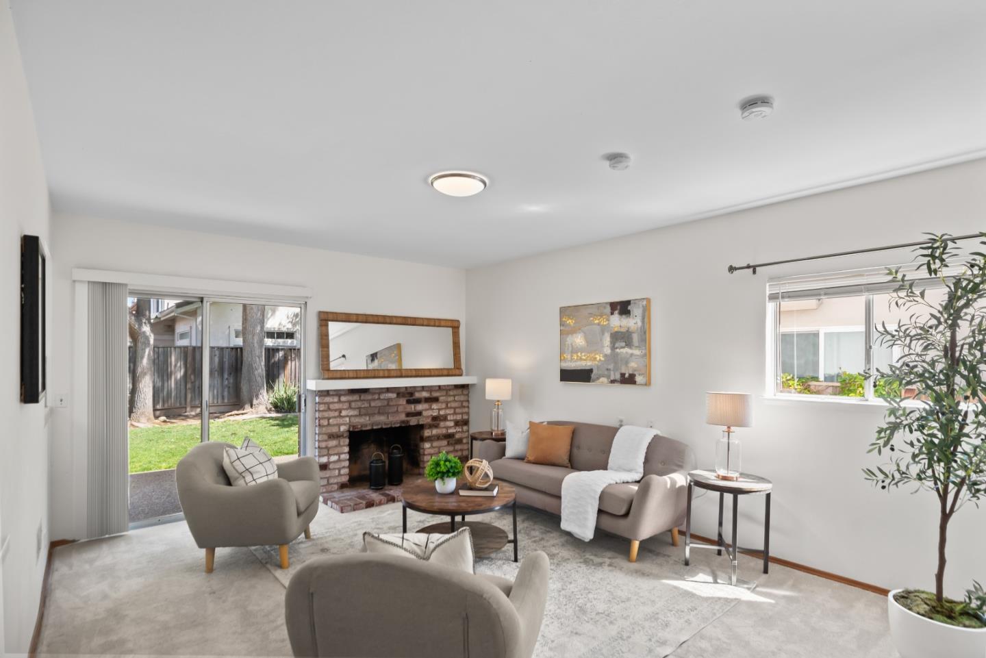 Detail Gallery Image 14 of 31 For 731 Liverpool Way, Sunnyvale,  CA 94087 - 5 Beds | 2/1 Baths