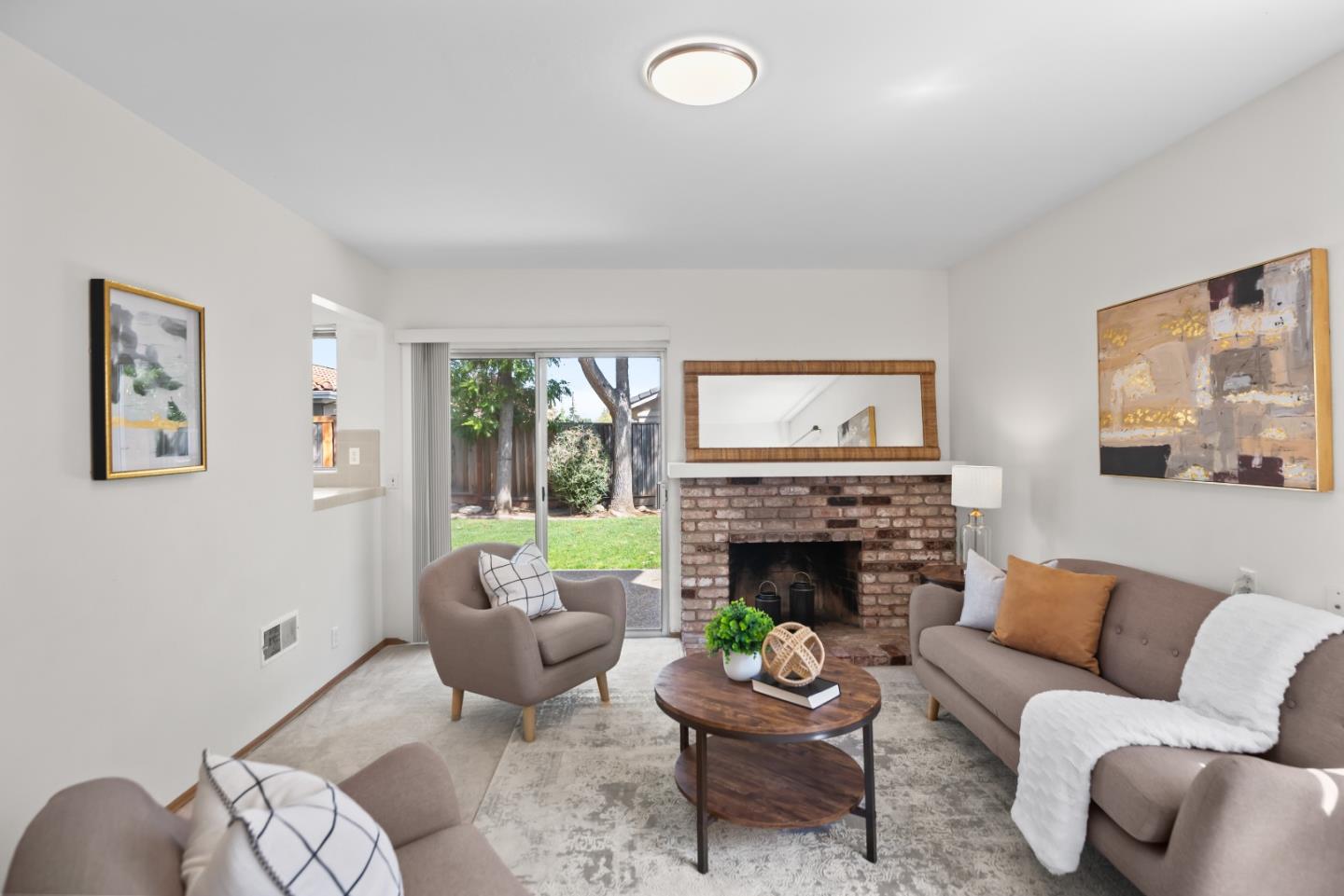 Detail Gallery Image 15 of 31 For 731 Liverpool Way, Sunnyvale,  CA 94087 - 5 Beds | 2/1 Baths