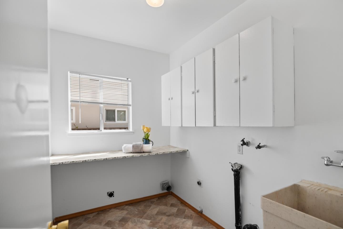 Detail Gallery Image 18 of 31 For 731 Liverpool Way, Sunnyvale,  CA 94087 - 5 Beds | 2/1 Baths