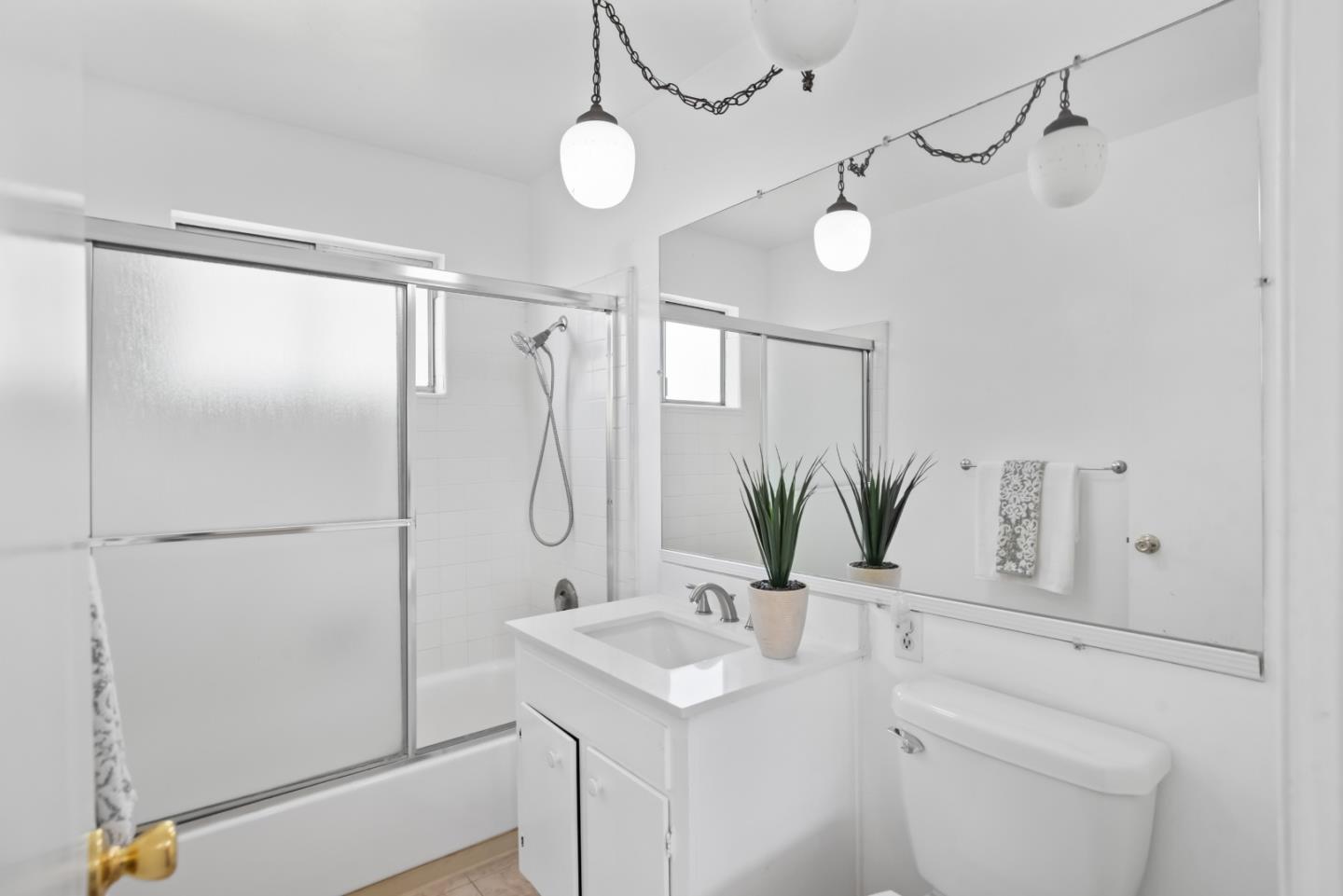 Detail Gallery Image 22 of 31 For 731 Liverpool Way, Sunnyvale,  CA 94087 - 5 Beds | 2/1 Baths