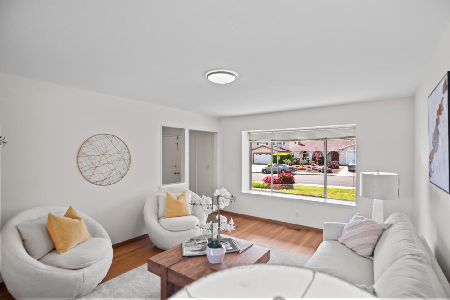 Detail Gallery Image 3 of 31 For 731 Liverpool Way, Sunnyvale,  CA 94087 - 5 Beds | 2/1 Baths