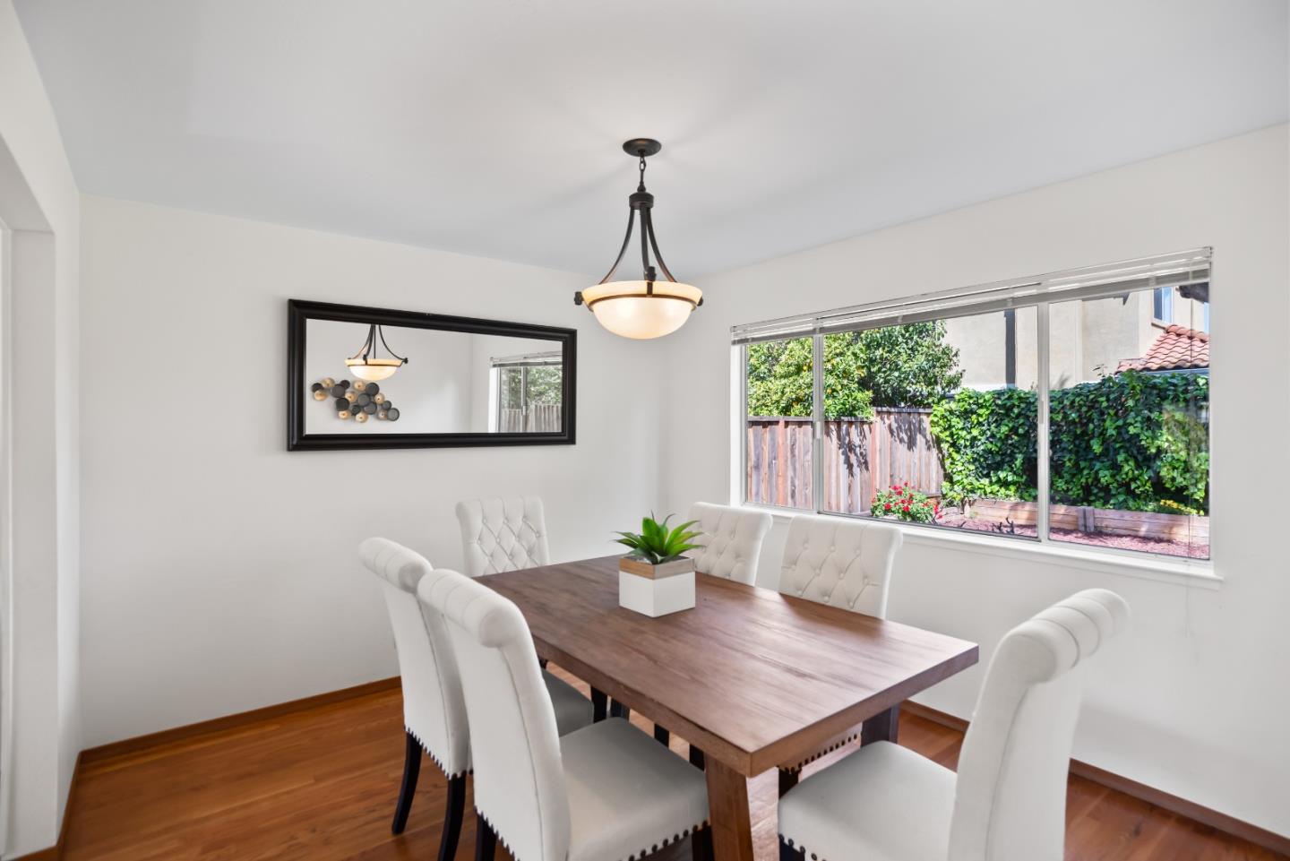 Detail Gallery Image 6 of 31 For 731 Liverpool Way, Sunnyvale,  CA 94087 - 5 Beds | 2/1 Baths