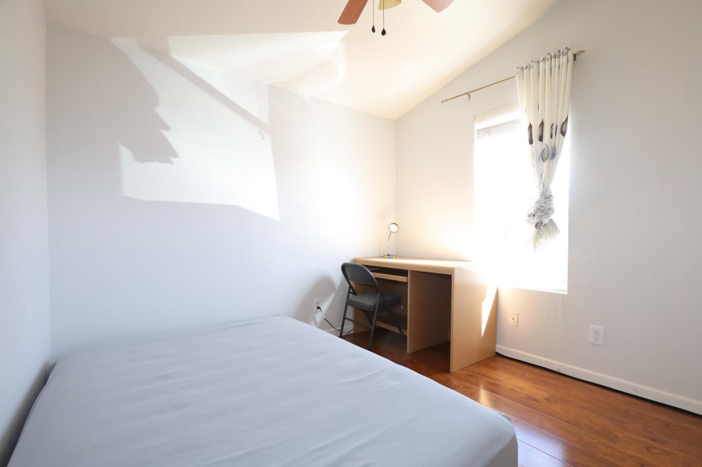 Detail Gallery Image 8 of 22 For 372 Los Encinos #372,  San Jose,  CA 95134 - 3 Beds | 2 Baths