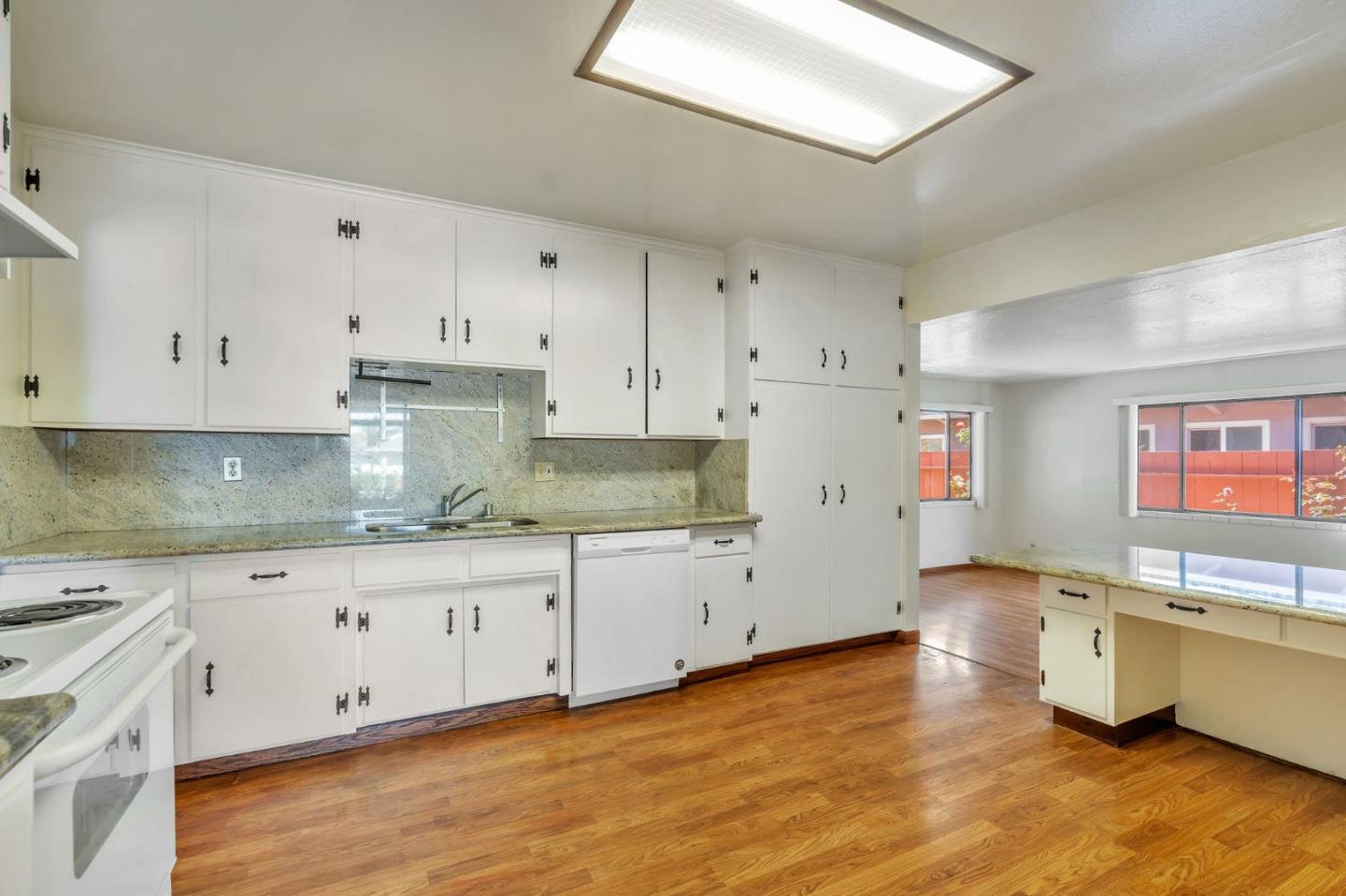 Detail Gallery Image 4 of 41 For 948 W Olive Ave, Sunnyvale,  CA 94086 - 3 Beds | 1/1 Baths