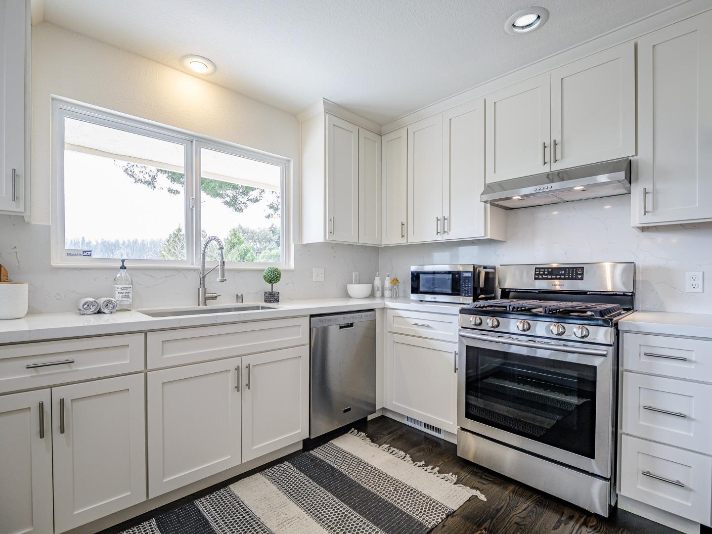 Detail Gallery Image 13 of 72 For 145 Old Adobe Rd, Watsonville,  CA 95076 - 4 Beds | 3 Baths