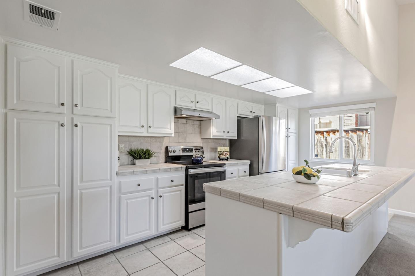 Detail Gallery Image 9 of 42 For 4400 Hampshire Pl, San Jose,  CA 95136 - 4 Beds | 2 Baths