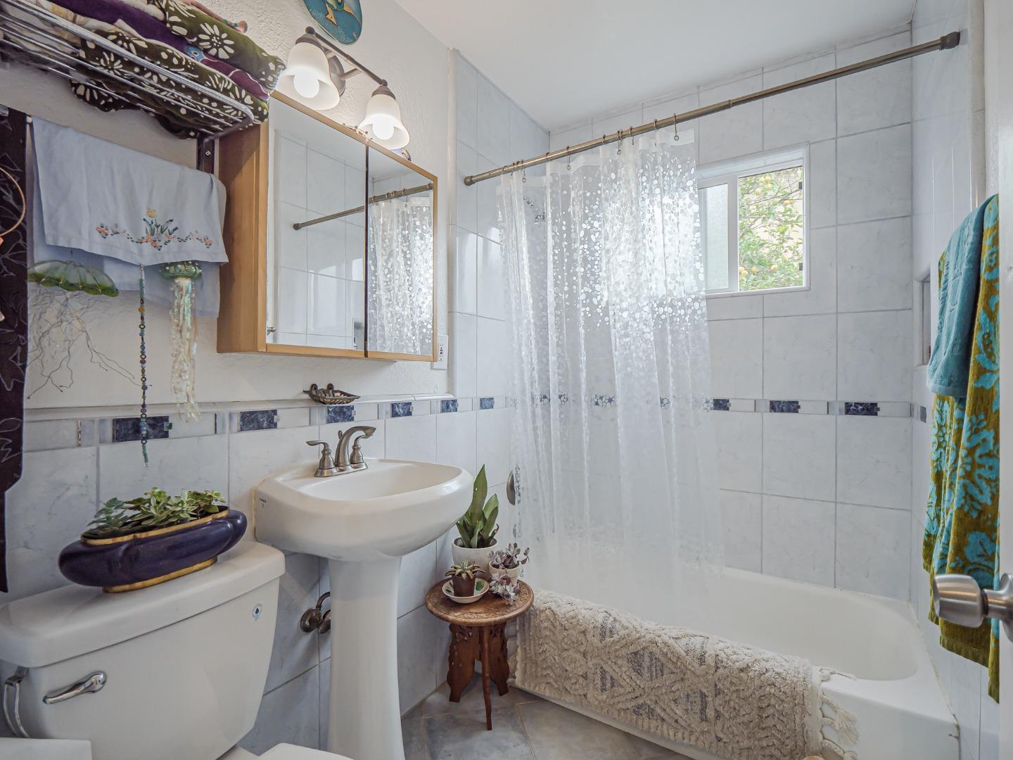 Detail Gallery Image 19 of 26 For 512 Laverne Ave, Aptos,  CA 95003 - 4 Beds | 2 Baths