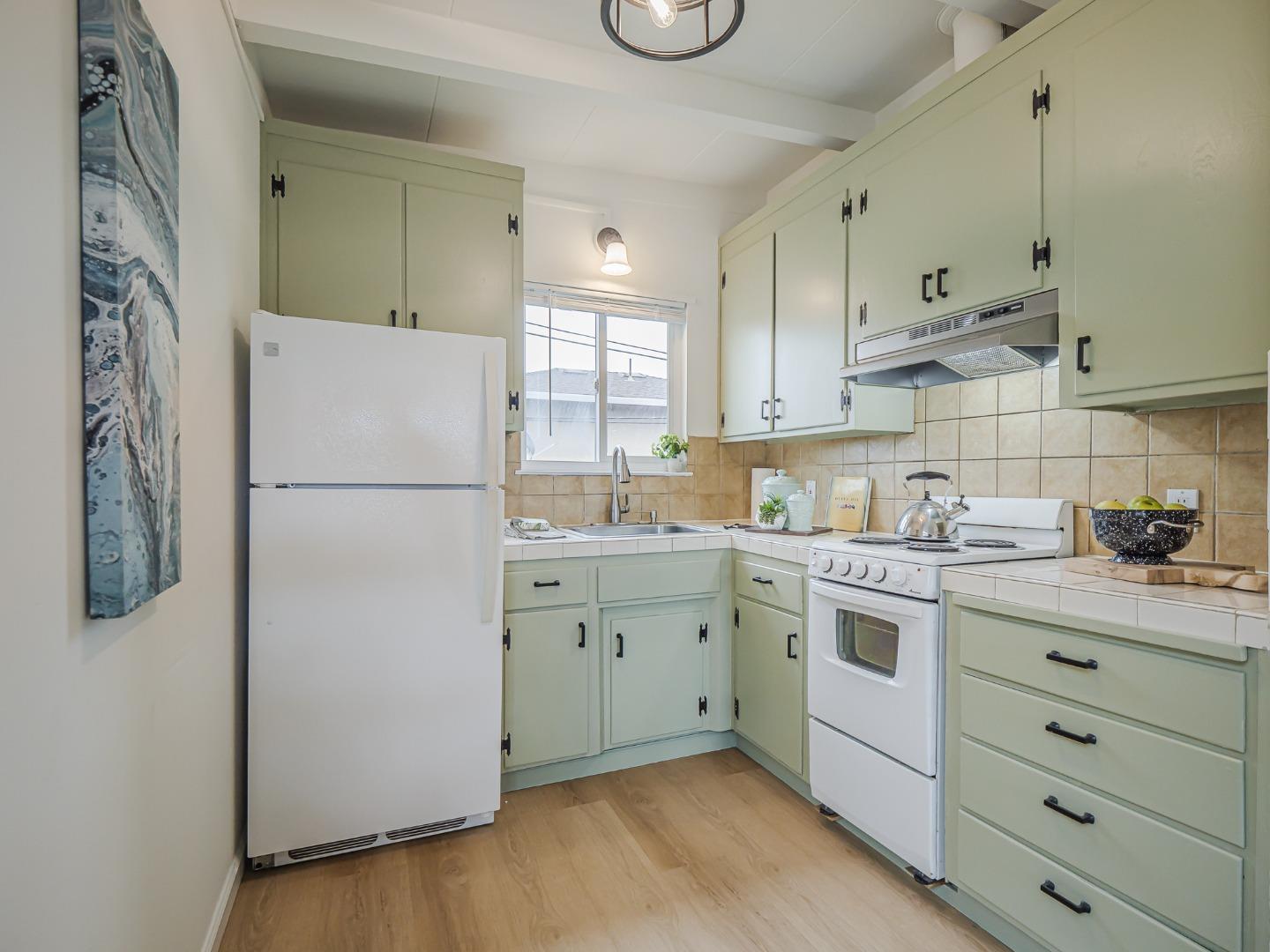 Detail Gallery Image 5 of 26 For 512 Laverne Ave, Aptos,  CA 95003 - 4 Beds | 2 Baths