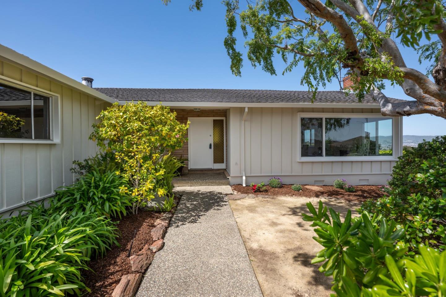Detail Gallery Image 2 of 27 For 1200 Manzanita Dr, Millbrae,  CA 94030 - 3 Beds | 2 Baths
