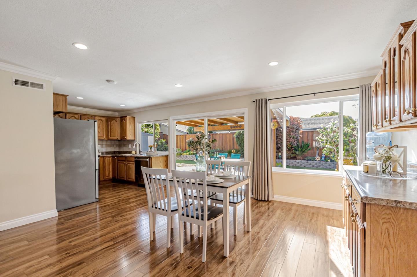 Detail Gallery Image 11 of 41 For 305 Vineyard Dr, San Jose,  CA 95119 - 4 Beds | 2 Baths