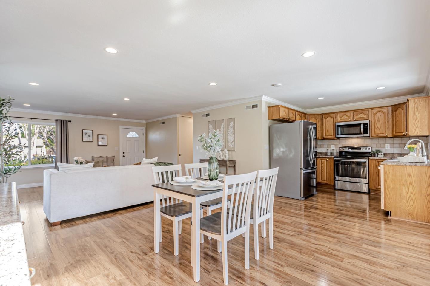 Detail Gallery Image 12 of 41 For 305 Vineyard Dr, San Jose,  CA 95119 - 4 Beds | 2 Baths