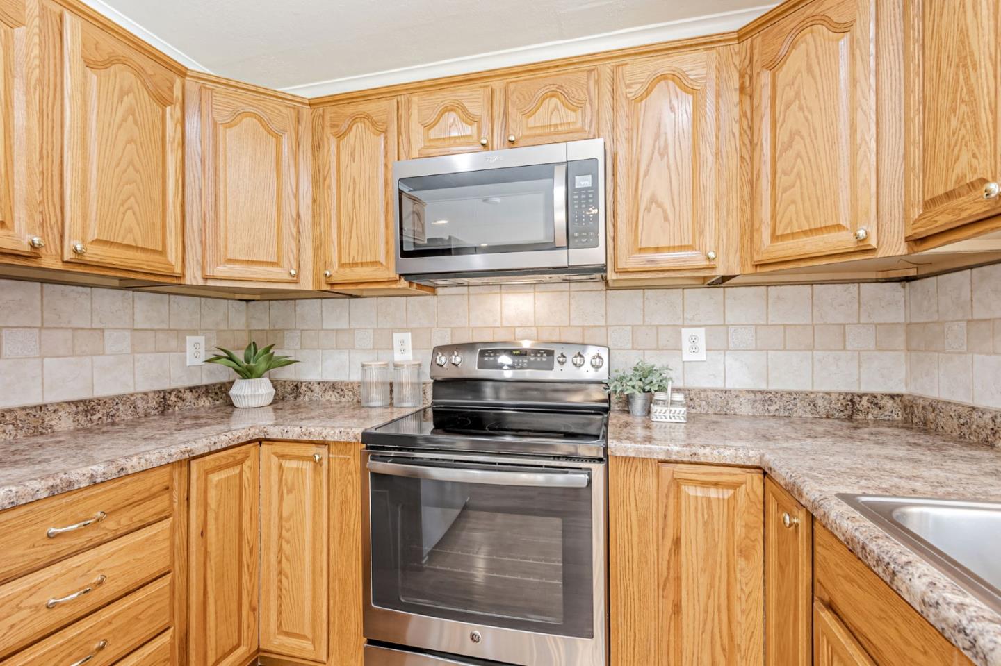Detail Gallery Image 14 of 41 For 305 Vineyard Dr, San Jose,  CA 95119 - 4 Beds | 2 Baths