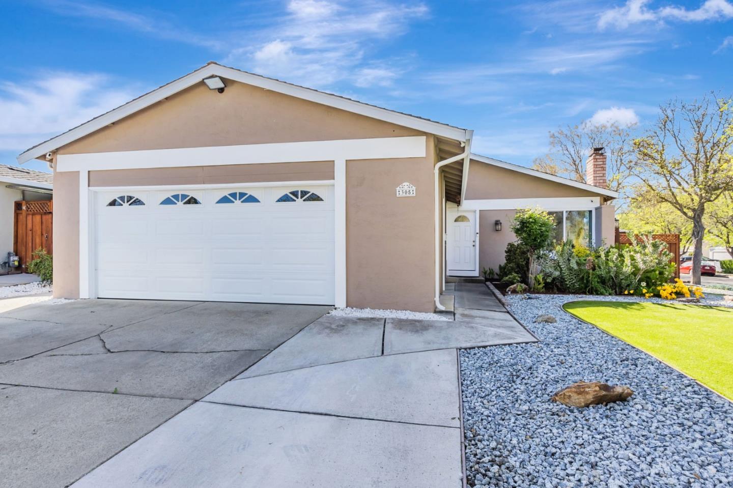 Detail Gallery Image 3 of 41 For 305 Vineyard Dr, San Jose,  CA 95119 - 4 Beds | 2 Baths