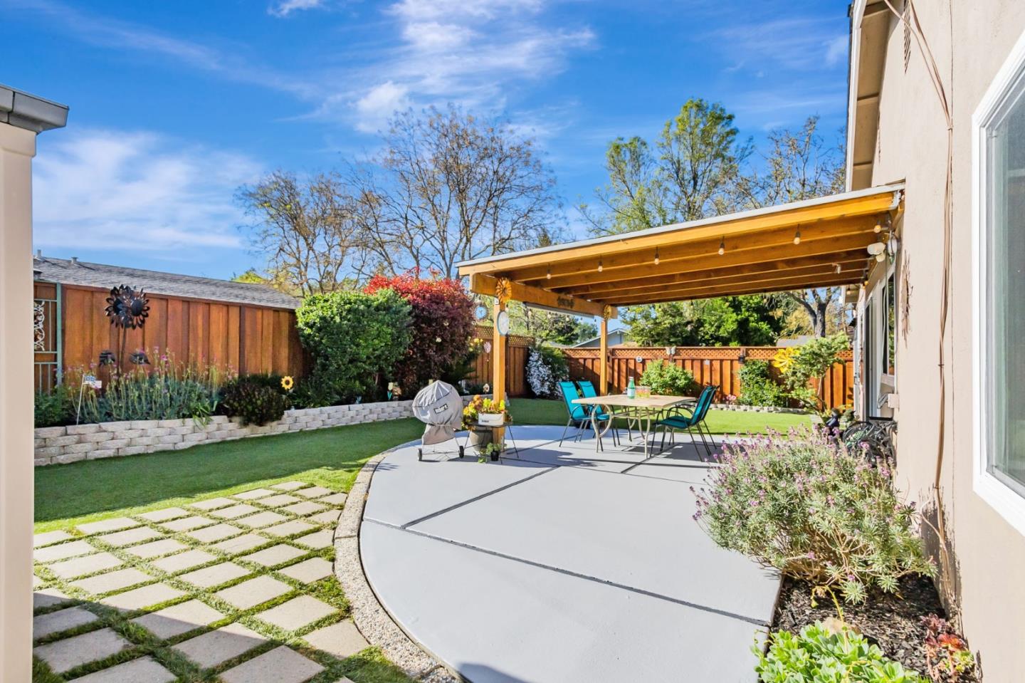 Detail Gallery Image 33 of 41 For 305 Vineyard Dr, San Jose,  CA 95119 - 4 Beds | 2 Baths