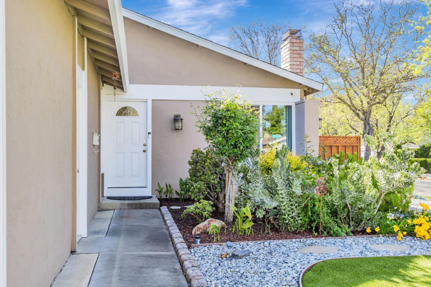 Detail Gallery Image 4 of 41 For 305 Vineyard Dr, San Jose,  CA 95119 - 4 Beds | 2 Baths