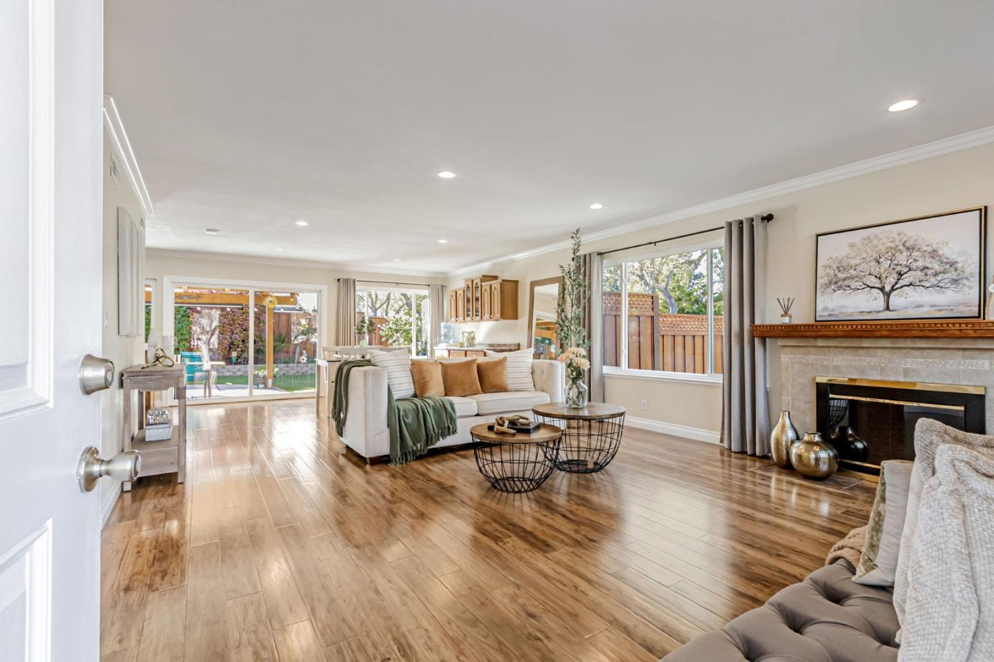 Detail Gallery Image 5 of 41 For 305 Vineyard Dr, San Jose,  CA 95119 - 4 Beds | 2 Baths