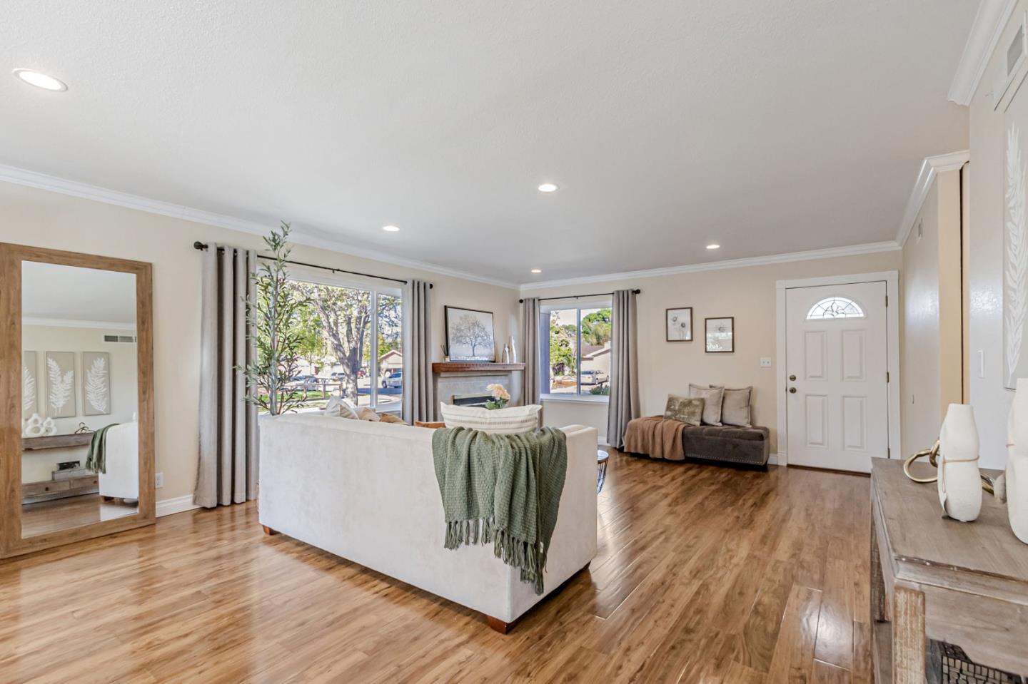 Detail Gallery Image 6 of 41 For 305 Vineyard Dr, San Jose,  CA 95119 - 4 Beds | 2 Baths