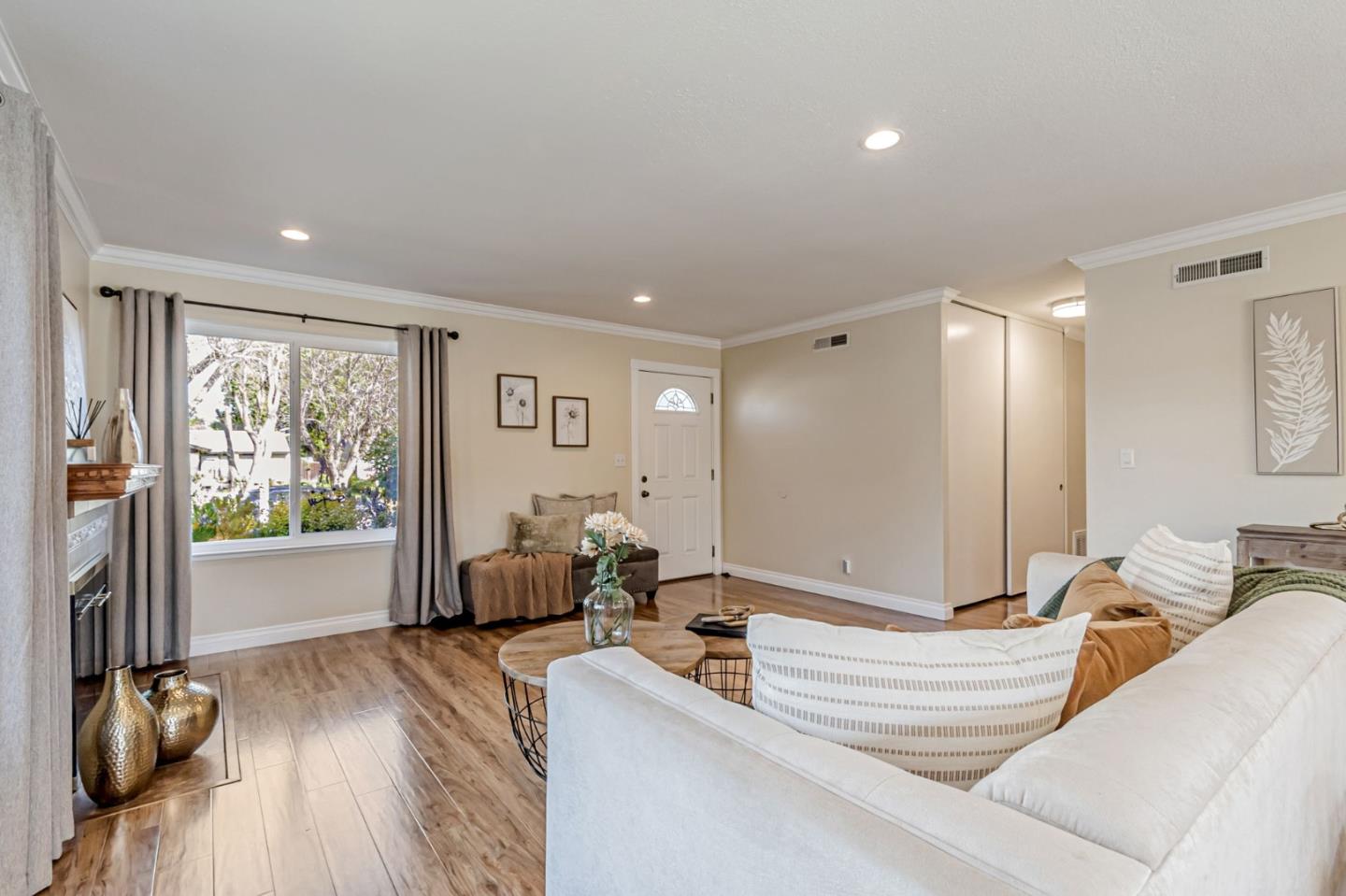 Detail Gallery Image 9 of 41 For 305 Vineyard Dr, San Jose,  CA 95119 - 4 Beds | 2 Baths