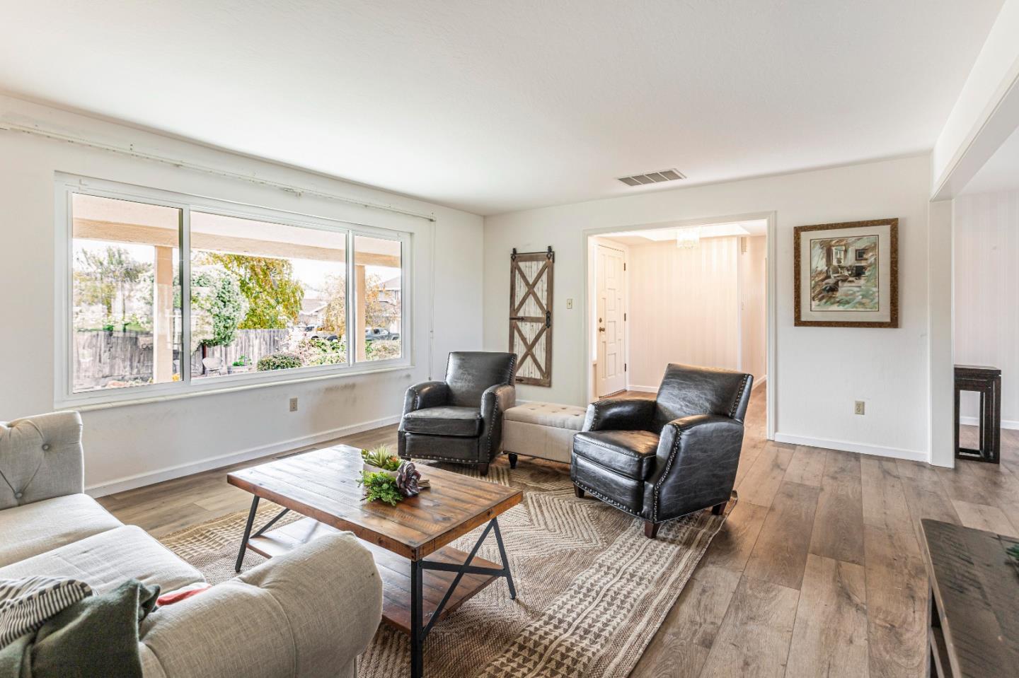 Detail Gallery Image 16 of 66 For 690 Ridgemark Dr, Hollister,  CA 95023 - 4 Beds | 2/1 Baths