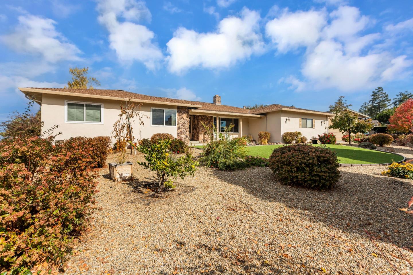 Detail Gallery Image 2 of 66 For 690 Ridgemark Dr, Hollister,  CA 95023 - 4 Beds | 2/1 Baths