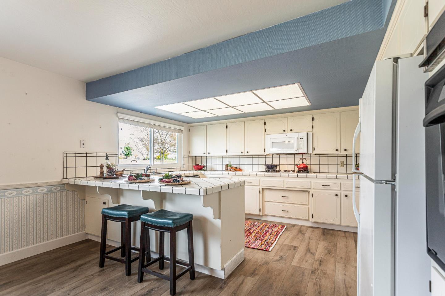 Detail Gallery Image 22 of 66 For 690 Ridgemark Dr, Hollister,  CA 95023 - 4 Beds | 2/1 Baths