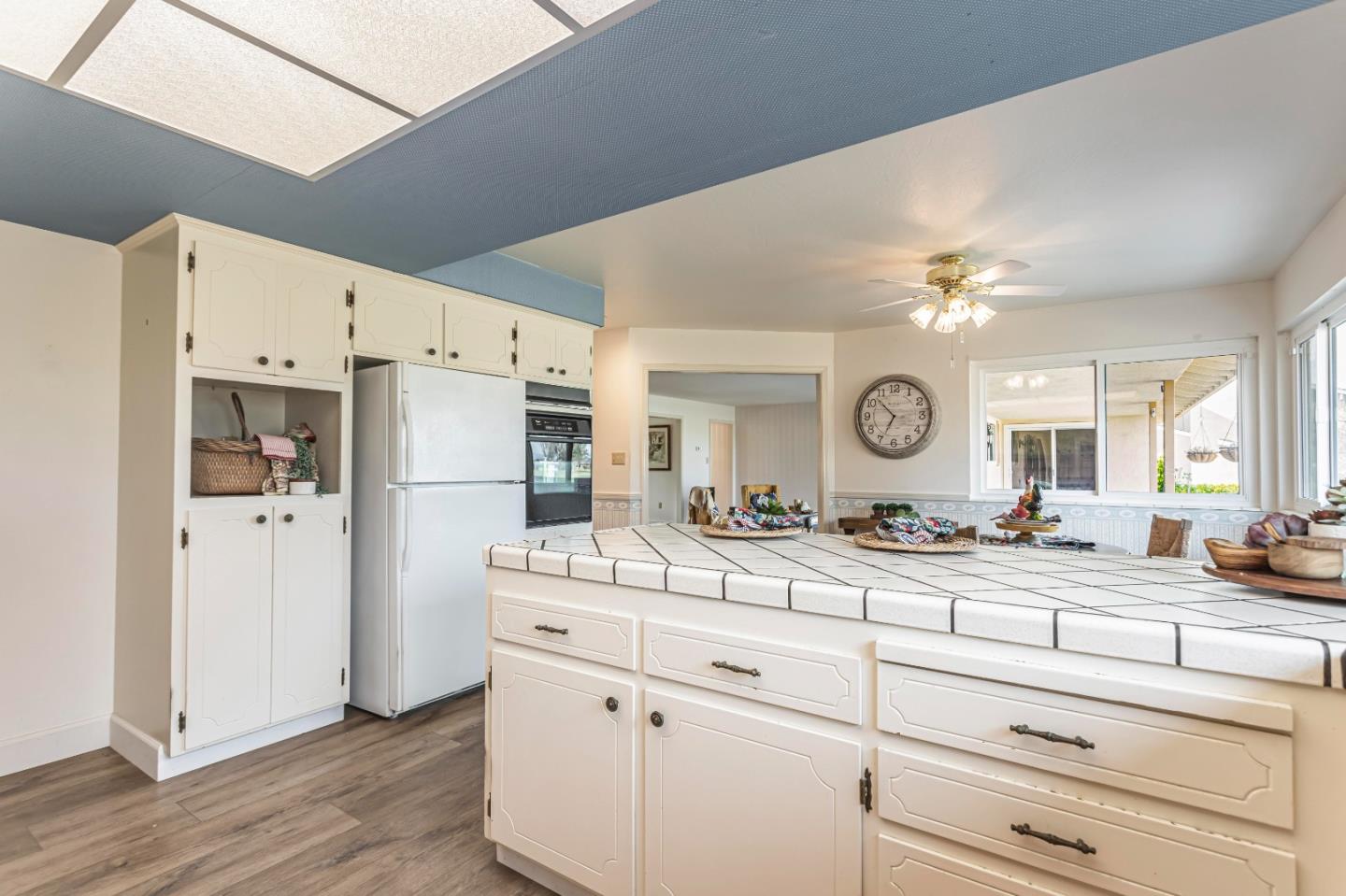 Detail Gallery Image 23 of 66 For 690 Ridgemark Dr, Hollister,  CA 95023 - 4 Beds | 2/1 Baths