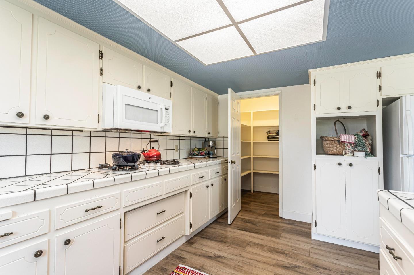 Detail Gallery Image 24 of 66 For 690 Ridgemark Dr, Hollister,  CA 95023 - 4 Beds | 2/1 Baths