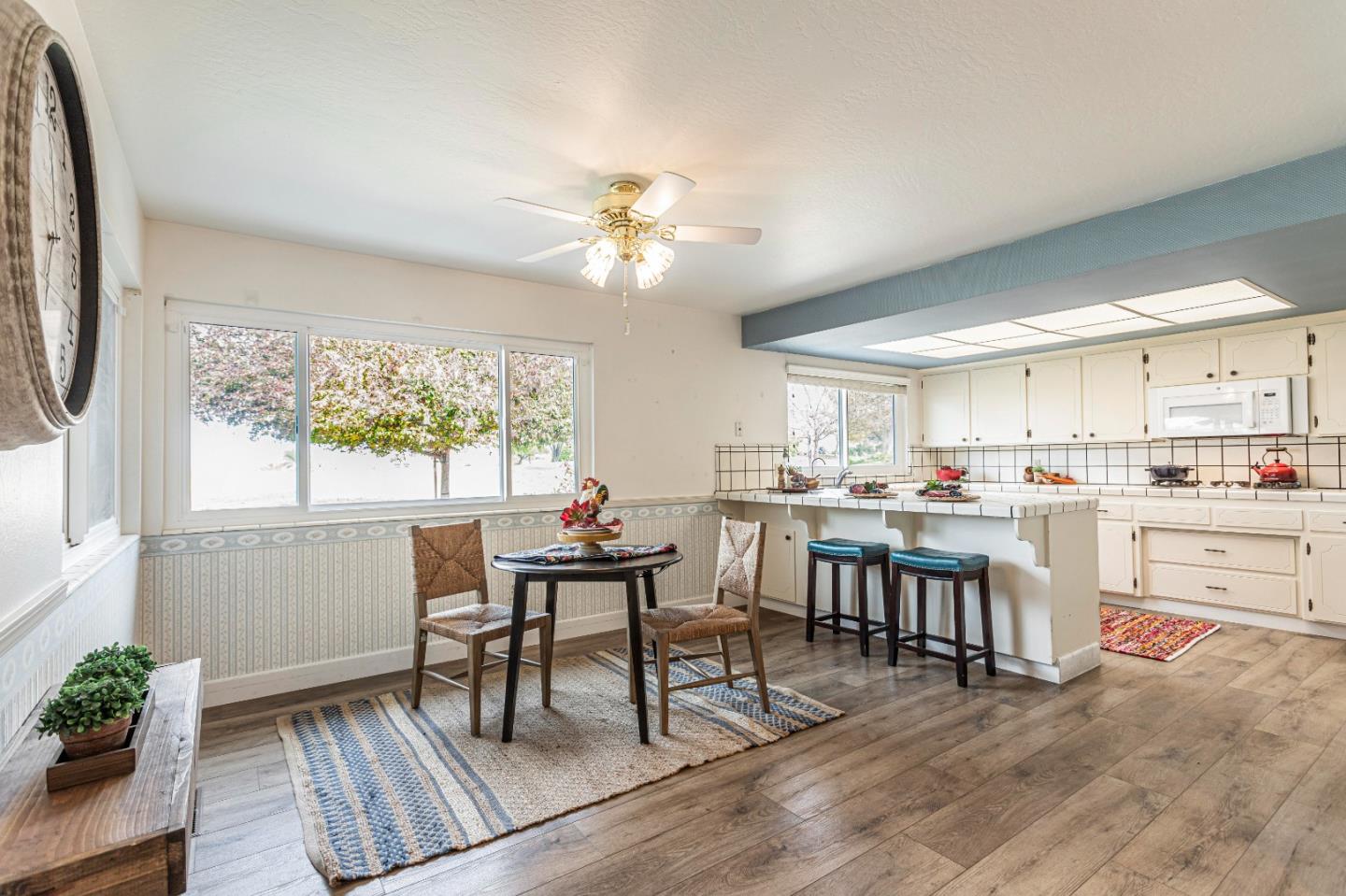 Detail Gallery Image 26 of 66 For 690 Ridgemark Dr, Hollister,  CA 95023 - 4 Beds | 2/1 Baths