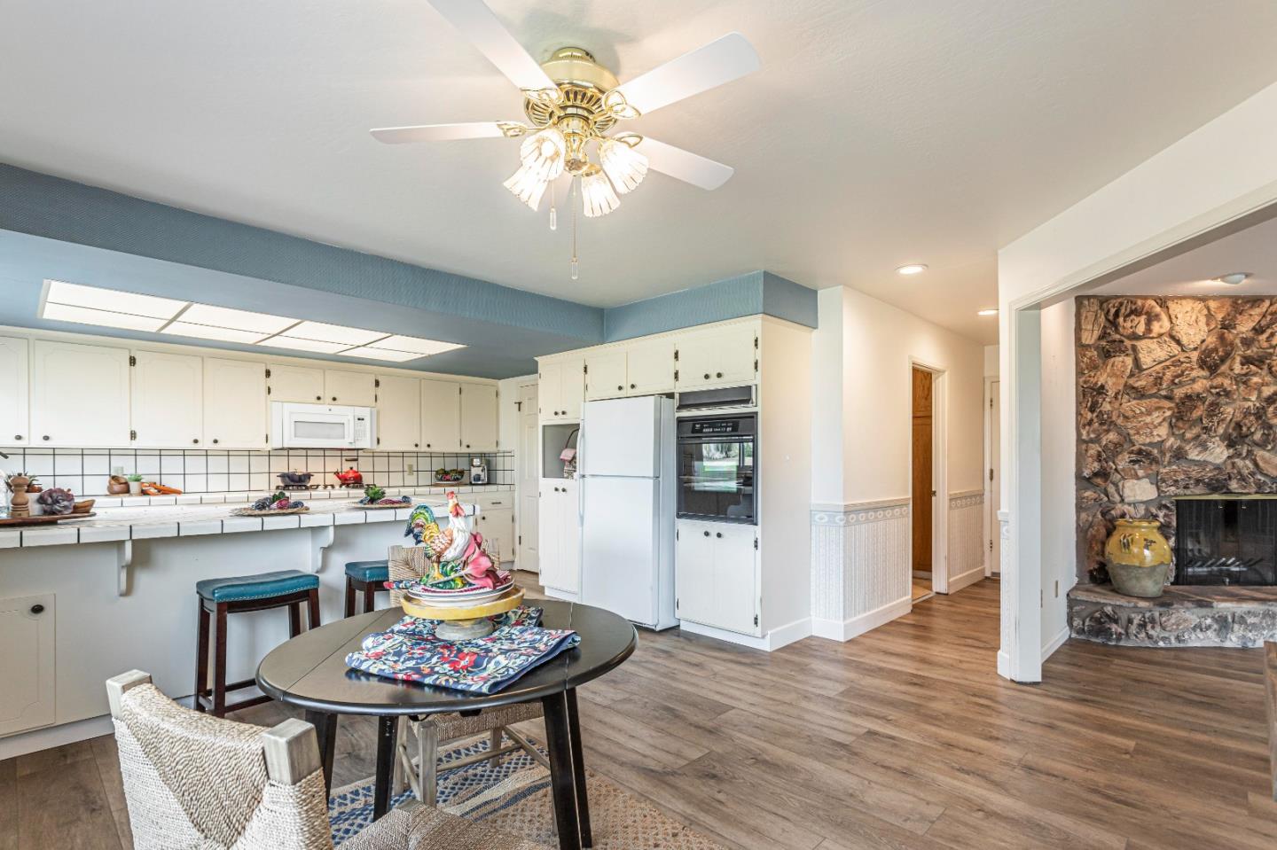 Detail Gallery Image 27 of 66 For 690 Ridgemark Dr, Hollister,  CA 95023 - 4 Beds | 2/1 Baths