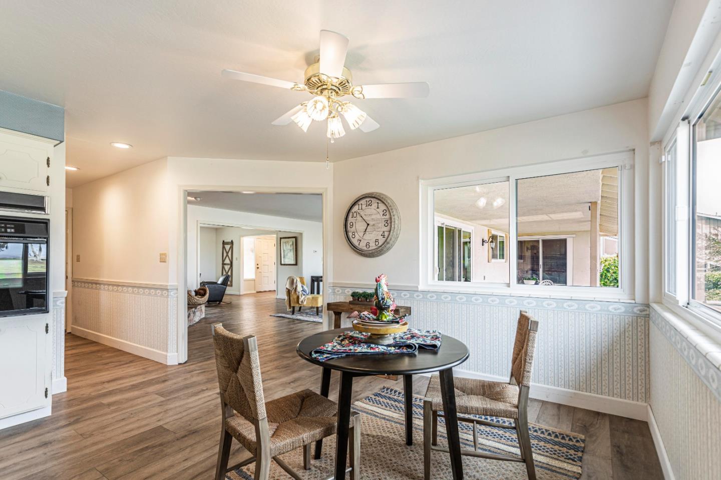 Detail Gallery Image 28 of 66 For 690 Ridgemark Dr, Hollister,  CA 95023 - 4 Beds | 2/1 Baths