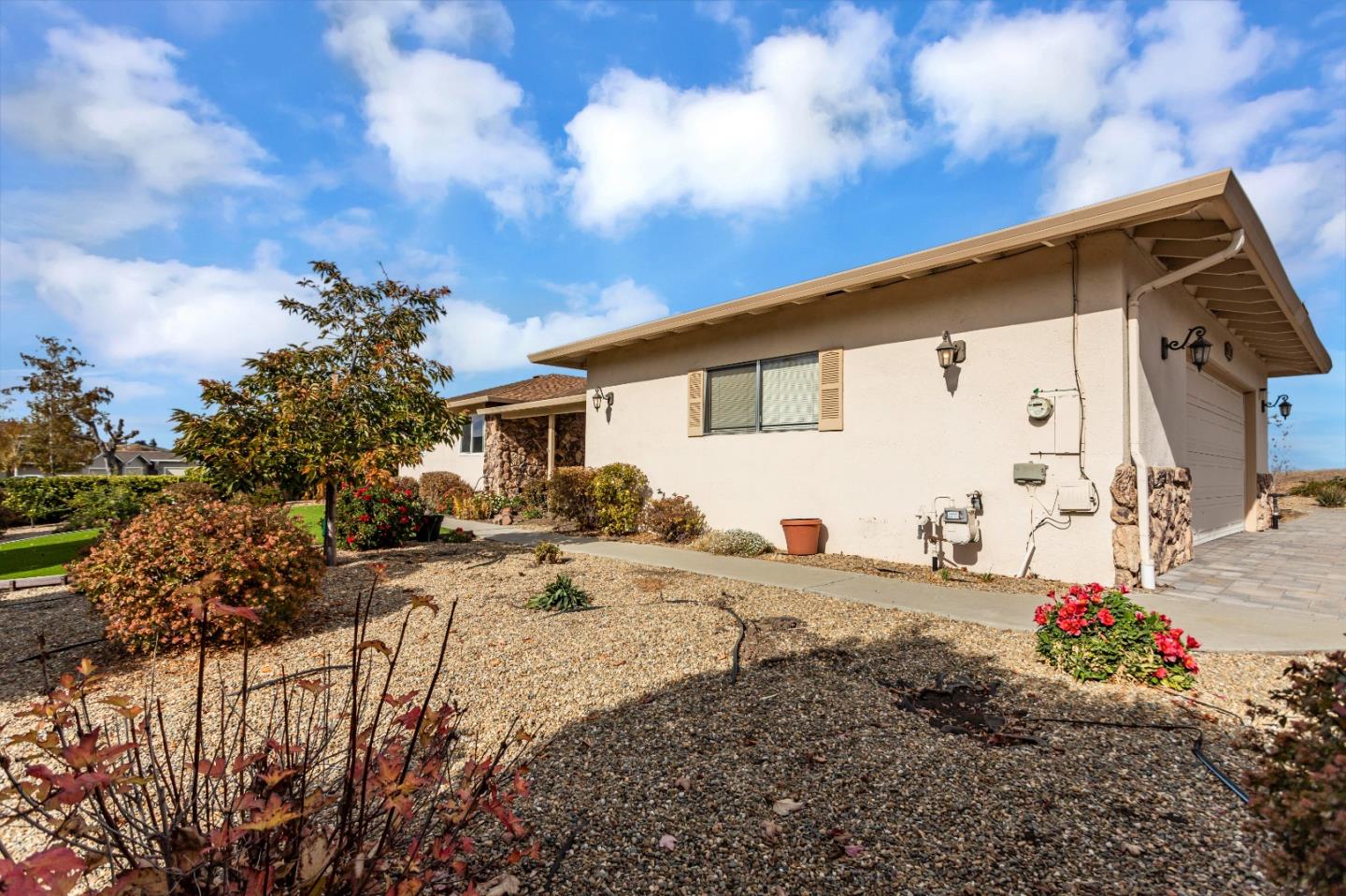 Detail Gallery Image 3 of 66 For 690 Ridgemark Dr, Hollister,  CA 95023 - 4 Beds | 2/1 Baths