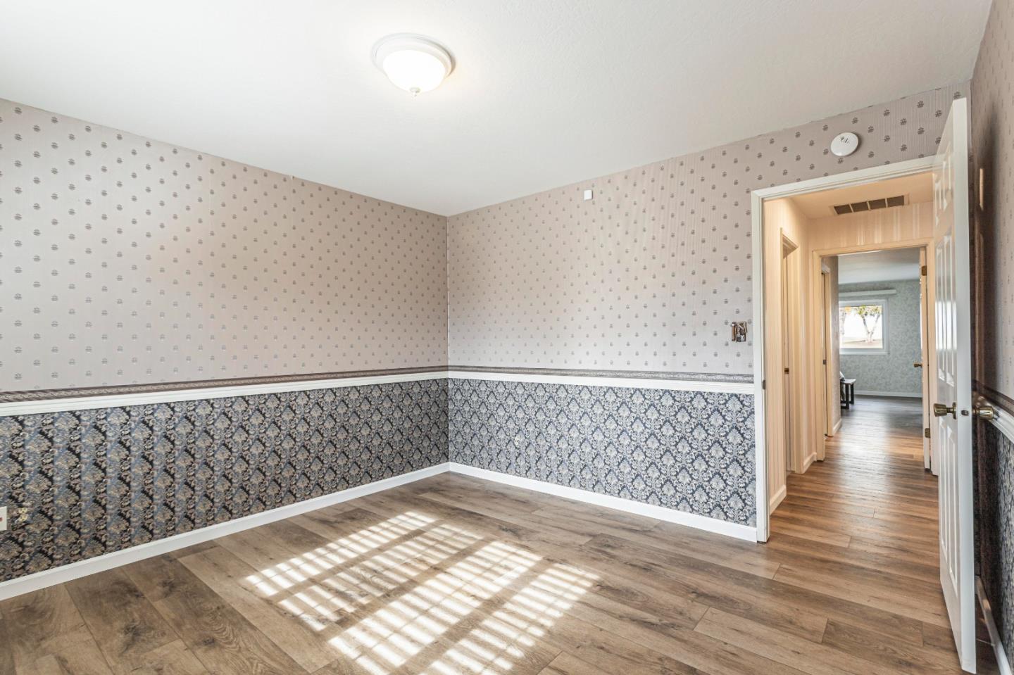 Detail Gallery Image 30 of 66 For 690 Ridgemark Dr, Hollister,  CA 95023 - 4 Beds | 2/1 Baths