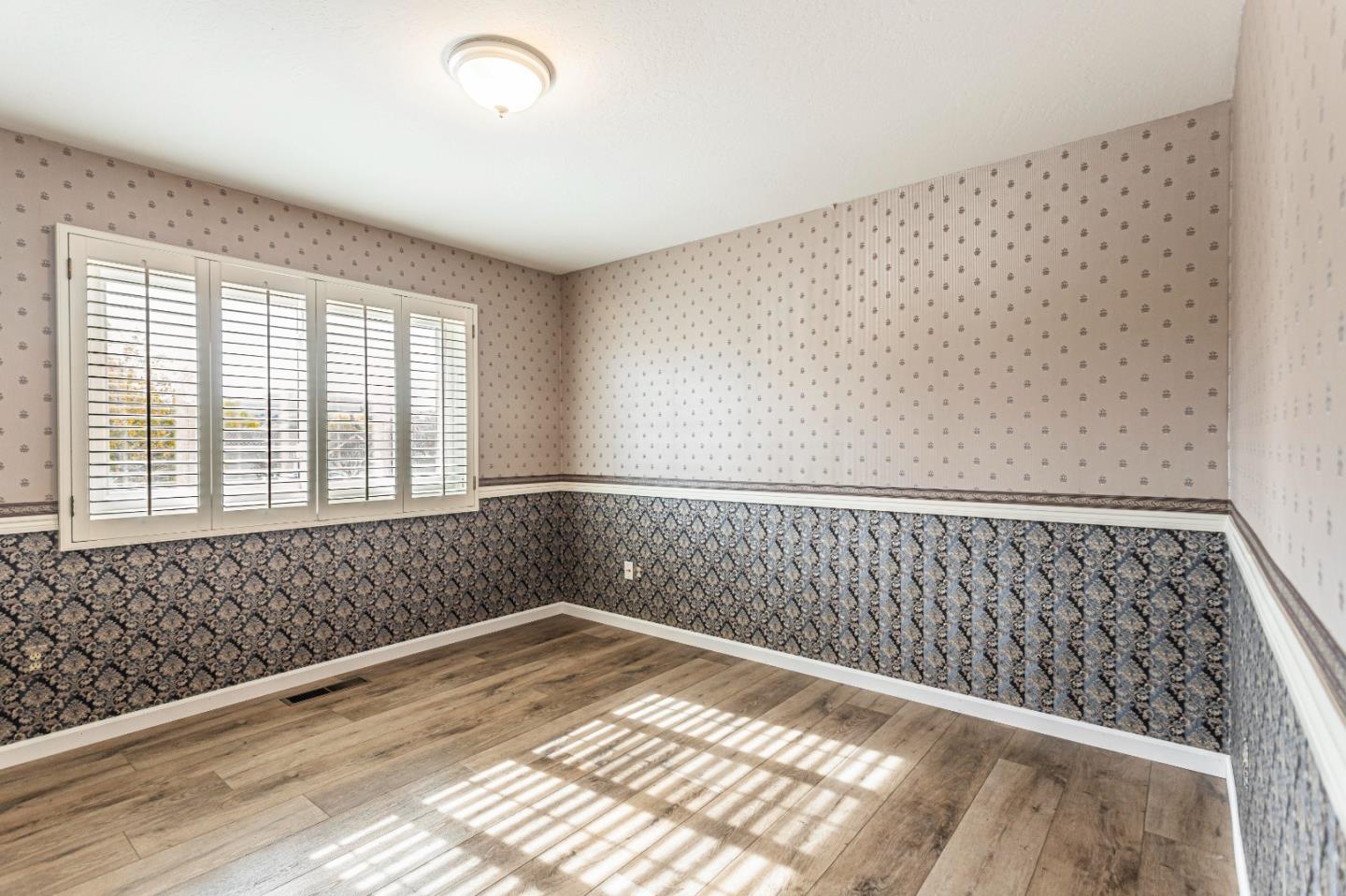 Detail Gallery Image 31 of 66 For 690 Ridgemark Dr, Hollister,  CA 95023 - 4 Beds | 2/1 Baths