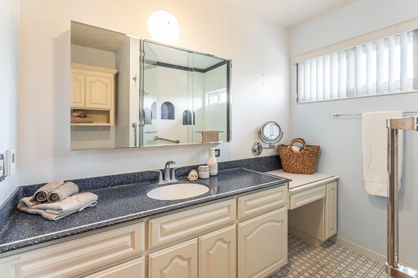 Detail Gallery Image 44 of 66 For 690 Ridgemark Dr, Hollister,  CA 95023 - 4 Beds | 2/1 Baths