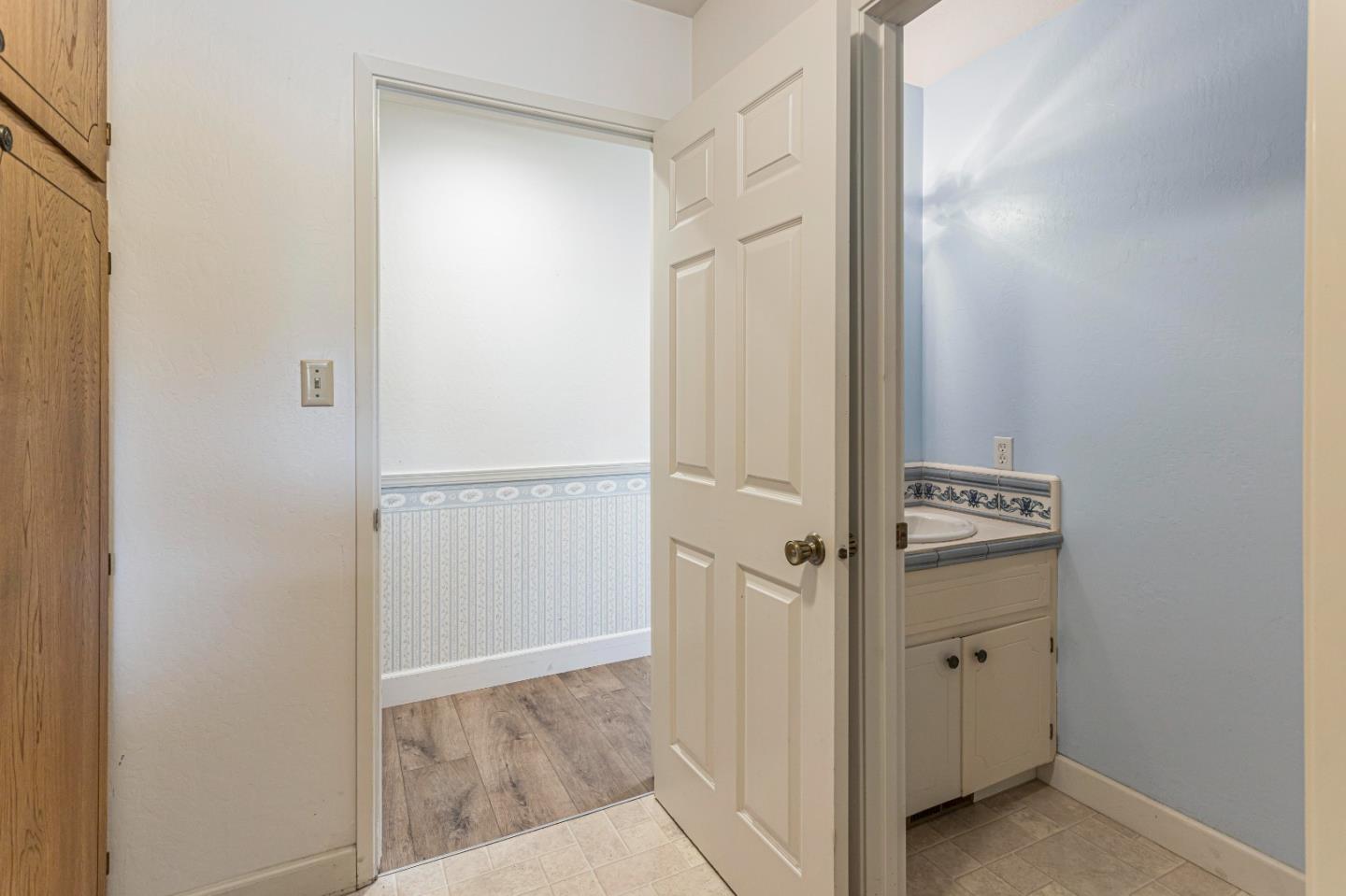 Detail Gallery Image 47 of 66 For 690 Ridgemark Dr, Hollister,  CA 95023 - 4 Beds | 2/1 Baths