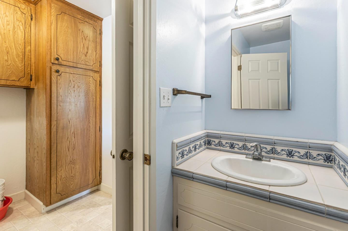 Detail Gallery Image 48 of 66 For 690 Ridgemark Dr, Hollister,  CA 95023 - 4 Beds | 2/1 Baths