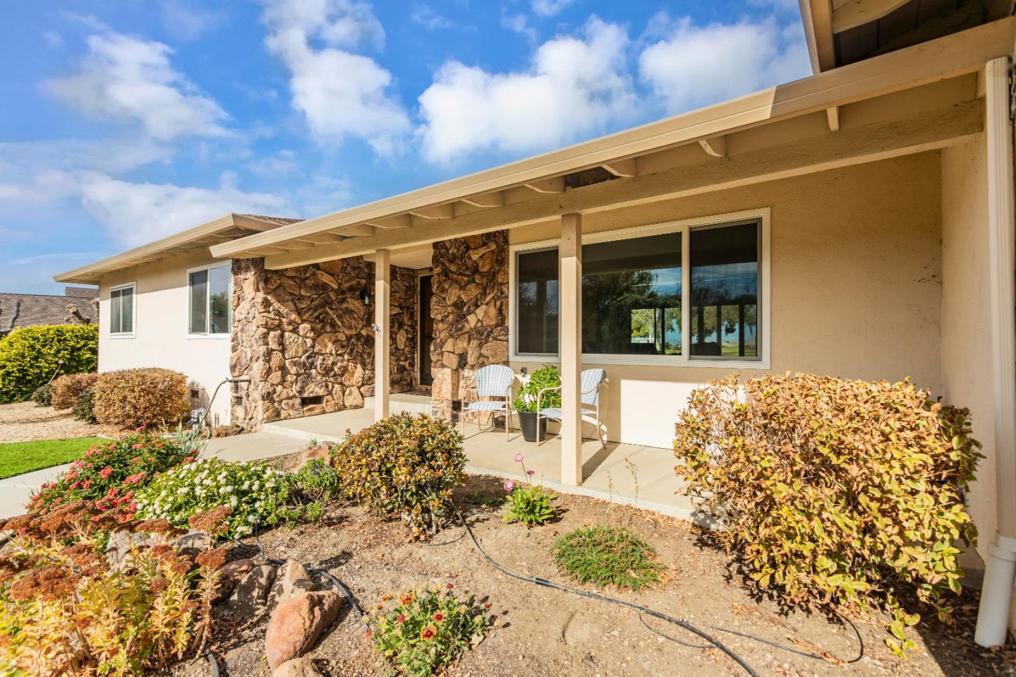 Detail Gallery Image 7 of 66 For 690 Ridgemark Dr, Hollister,  CA 95023 - 4 Beds | 2/1 Baths