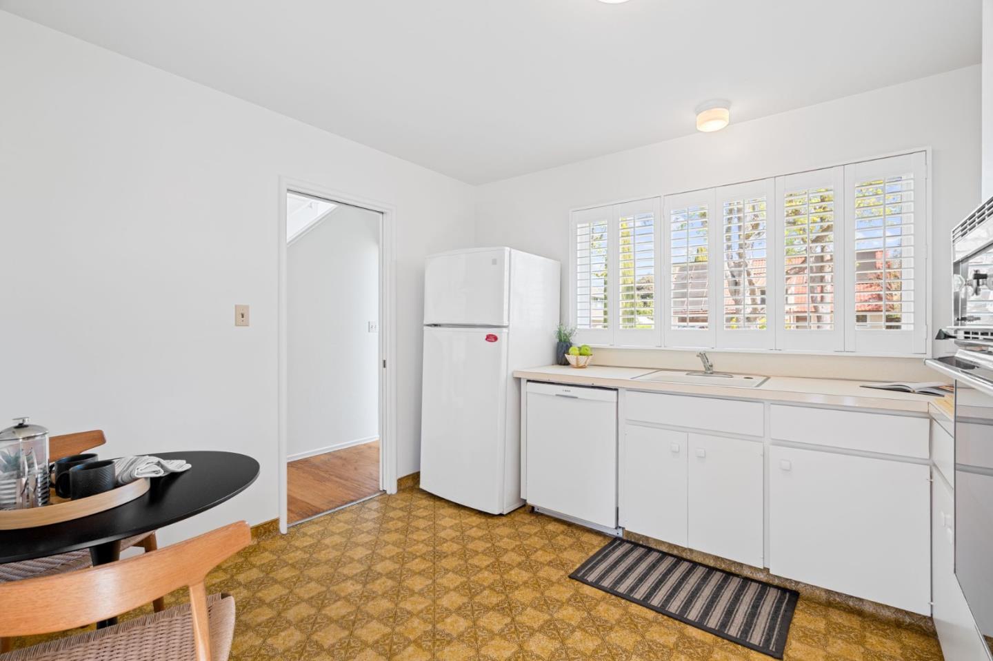 Detail Gallery Image 11 of 30 For 725 Pierino Ave, Sunnyvale,  CA 94086 - 3 Beds | 2/1 Baths