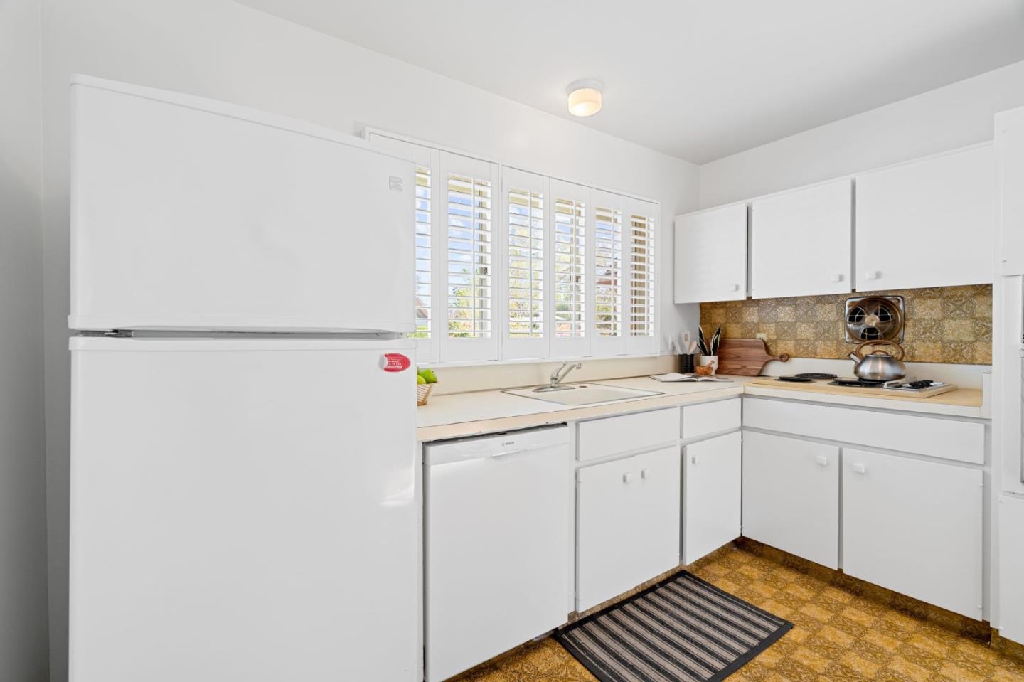 Detail Gallery Image 12 of 30 For 725 Pierino Ave, Sunnyvale,  CA 94086 - 3 Beds | 2/1 Baths