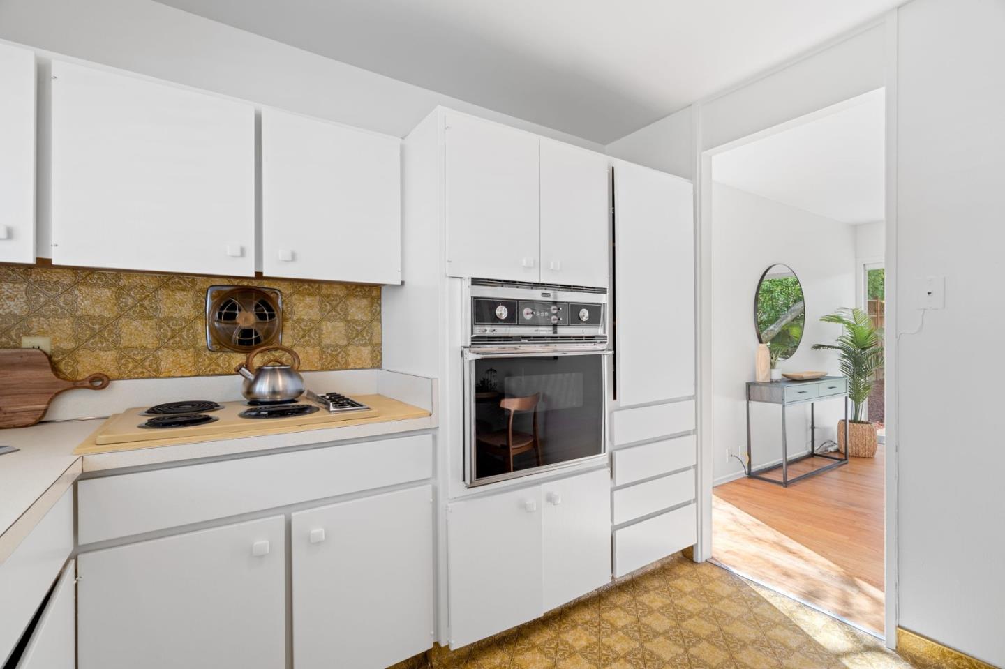 Detail Gallery Image 14 of 30 For 725 Pierino Ave, Sunnyvale,  CA 94086 - 3 Beds | 2/1 Baths