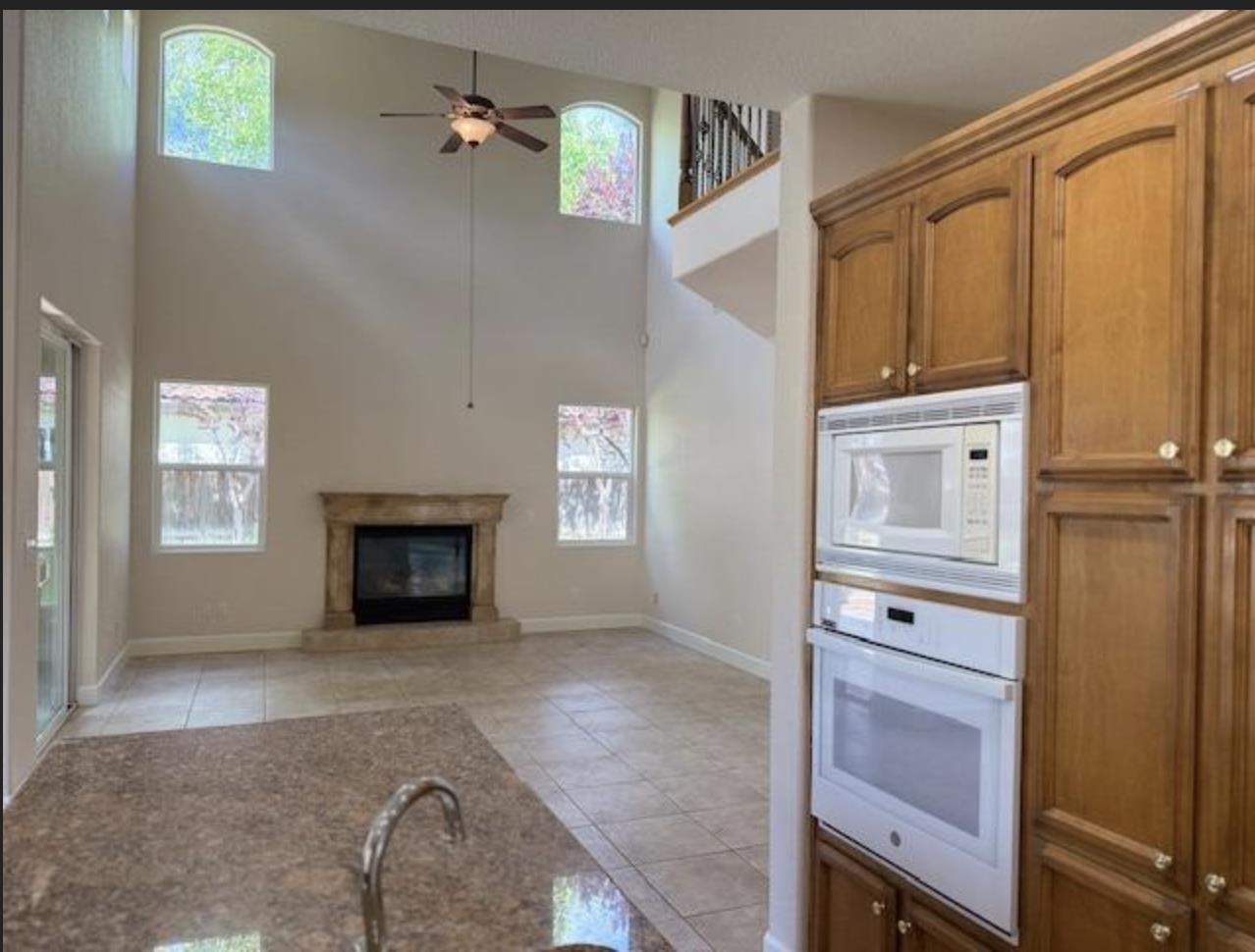 Detail Gallery Image 10 of 11 For 4535 N Outlook, Clovis,  CA 93619 - 4 Beds | 3 Baths
