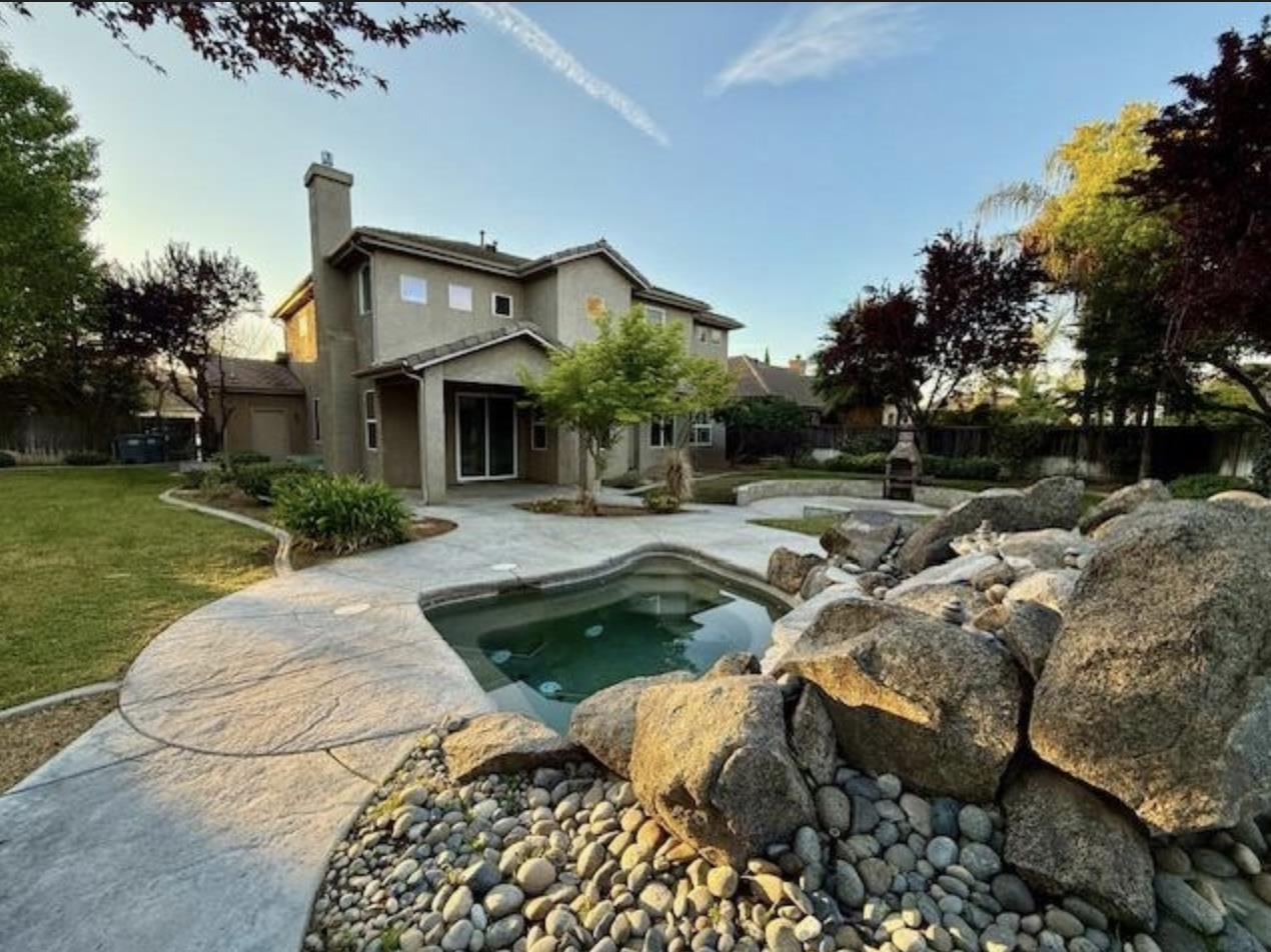 Detail Gallery Image 3 of 11 For 4535 N Outlook, Clovis,  CA 93619 - 4 Beds | 3 Baths