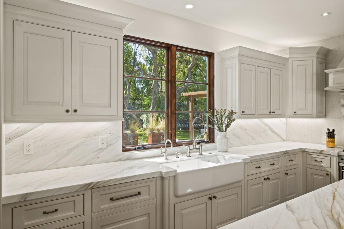 Detail Gallery Image 22 of 96 For 893 Laverne Way, Los Altos,  CA 94022 - 6 Beds | 6/1 Baths
