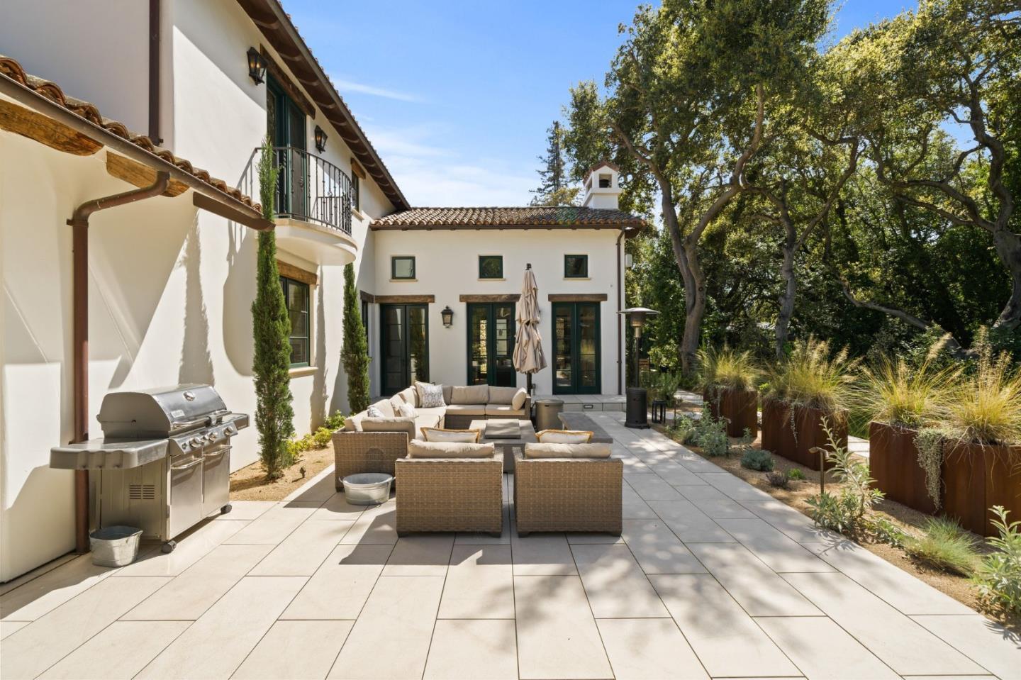 Detail Gallery Image 31 of 96 For 893 Laverne Way, Los Altos,  CA 94022 - 6 Beds | 6/1 Baths